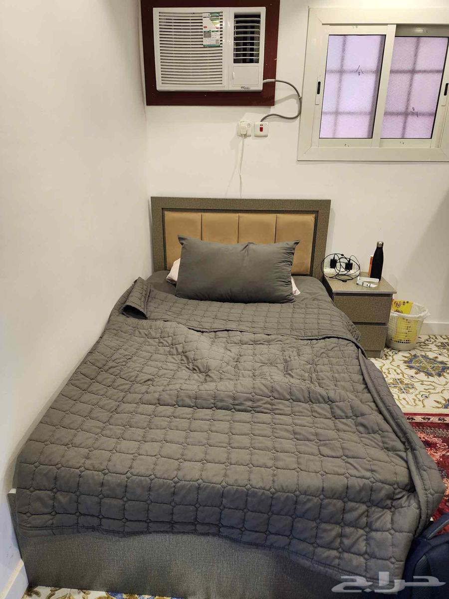 Bedroom with carpet and free mattress63669462939777111