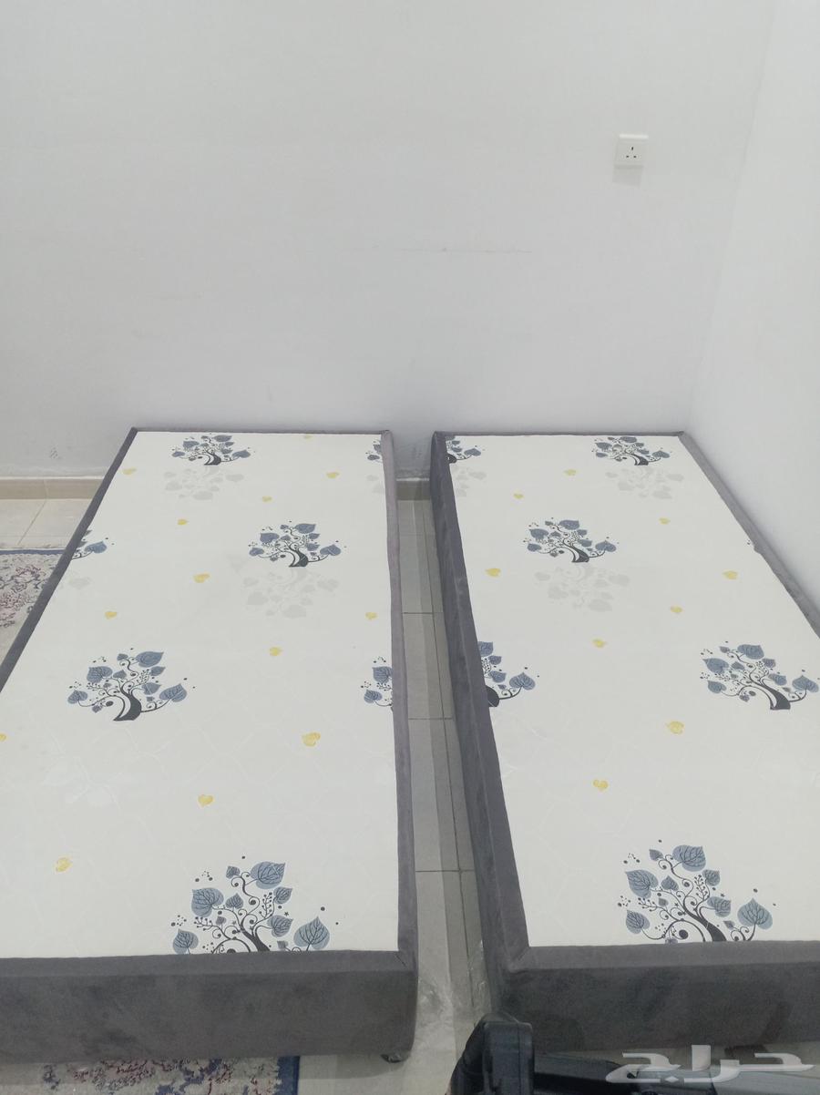 Used iron bed and used clean wooden bed63667803972865114