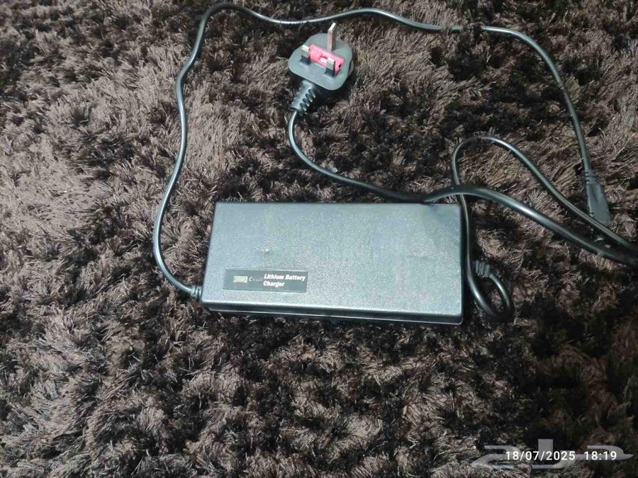 سكوتر كهربائي بحاله نظيفه وبطاريه ممتازه مع بلوتوث والشاحن63672548210306114