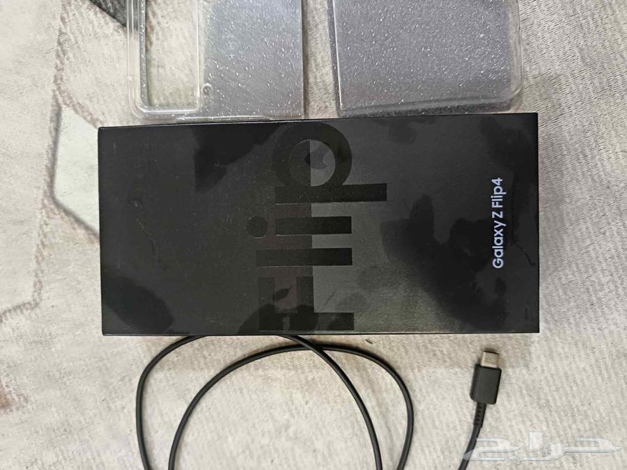 Samsung Galaxy Z Flip 4, almost new63670715072642110