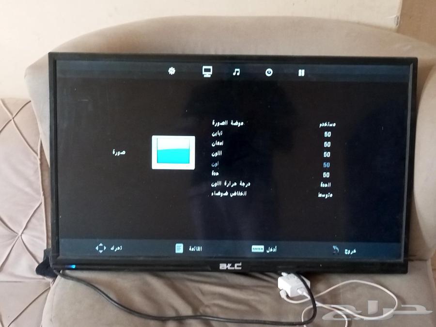 LED ALc screen with 60 hz frequency works excellently with stand63669642113538110