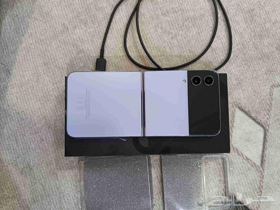 Samsung Galaxy Z Flip 4, almost new63670715072642111