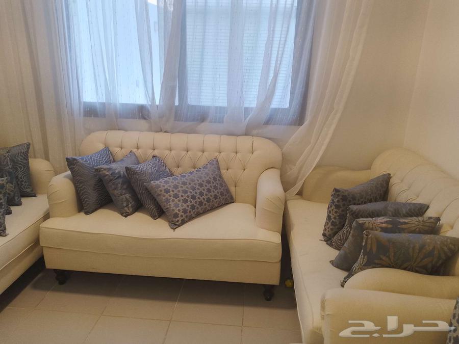 Sofa in good condition for sale.63671826555521113
