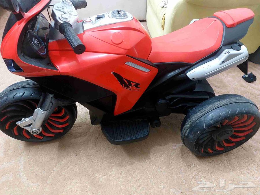 Kids' electric car with charging battery, very clean, price 35063670353928961112