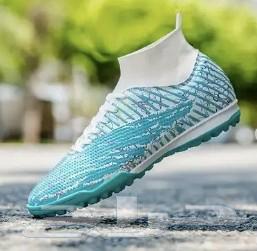 Size 45 football shoe.63670434463745110