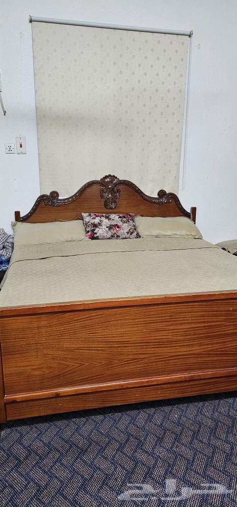 غرفه نوم قديمه عمرها اكثر من 35 سنه مشغوله يدوي63673474278659112