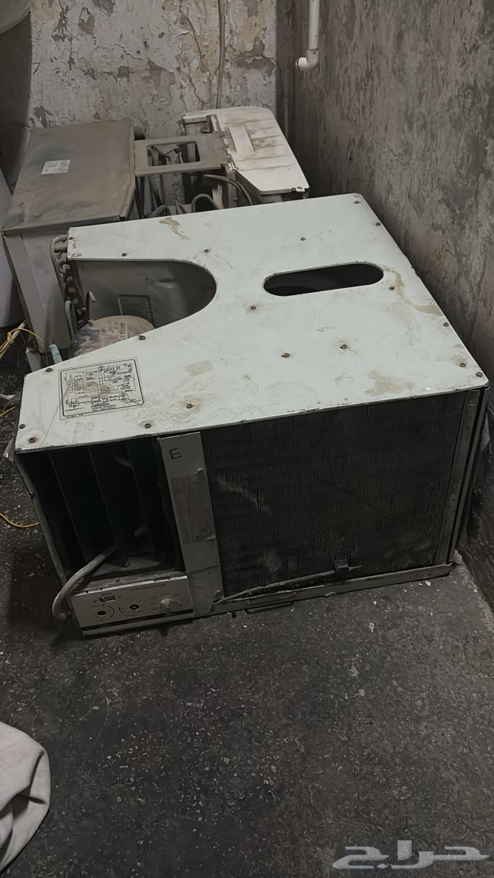مكيف اثنين جدد مع اغراضهم63674459091841111
