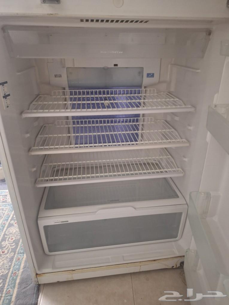 مرتبة وثلاجة كبيرة الحجم63673175757443111