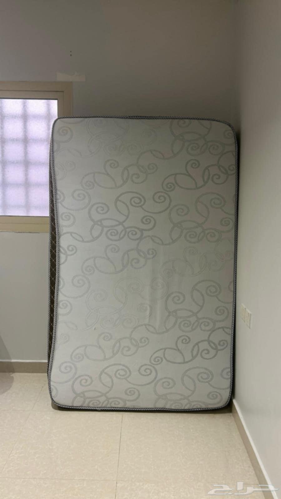Single and a half bed with mattress63668924162690112