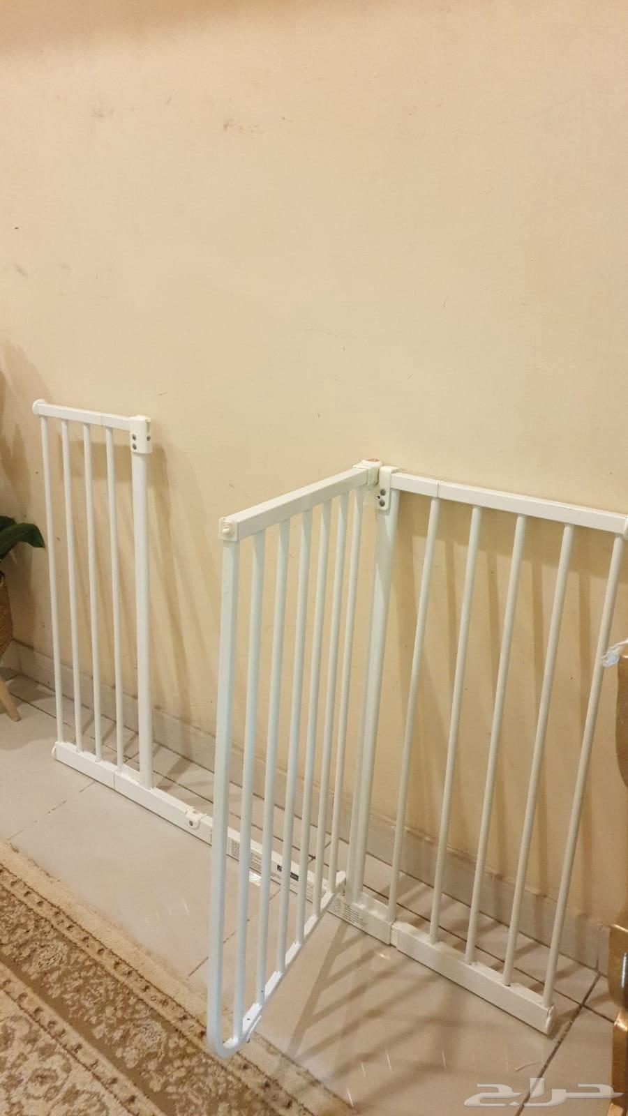 Very clean baby gate that can be adjusted in size63670535095811112