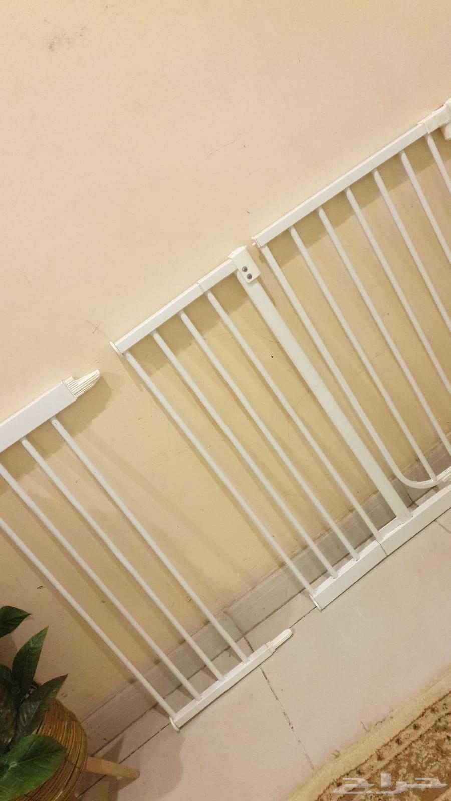 Very clean baby gate that can be adjusted in size63670535095811110