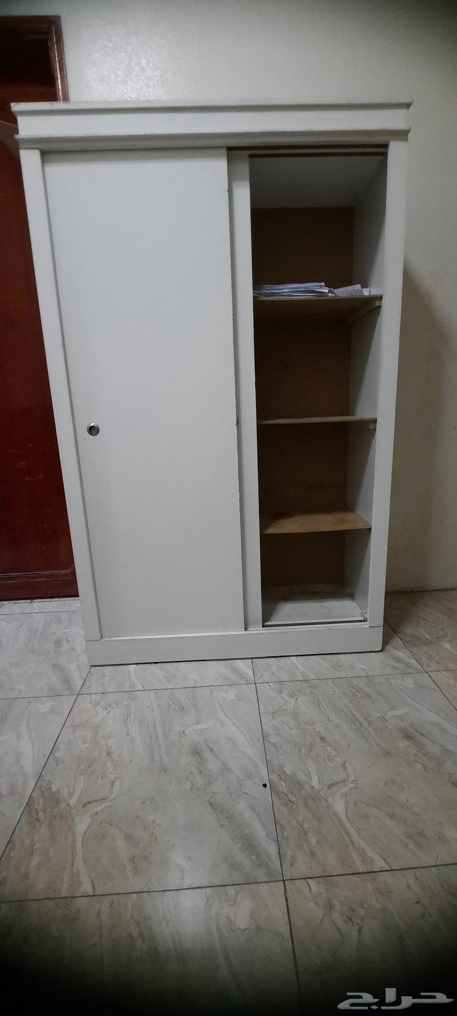 دولاب ضلفتين ابيض شبه جديد63673067598594110