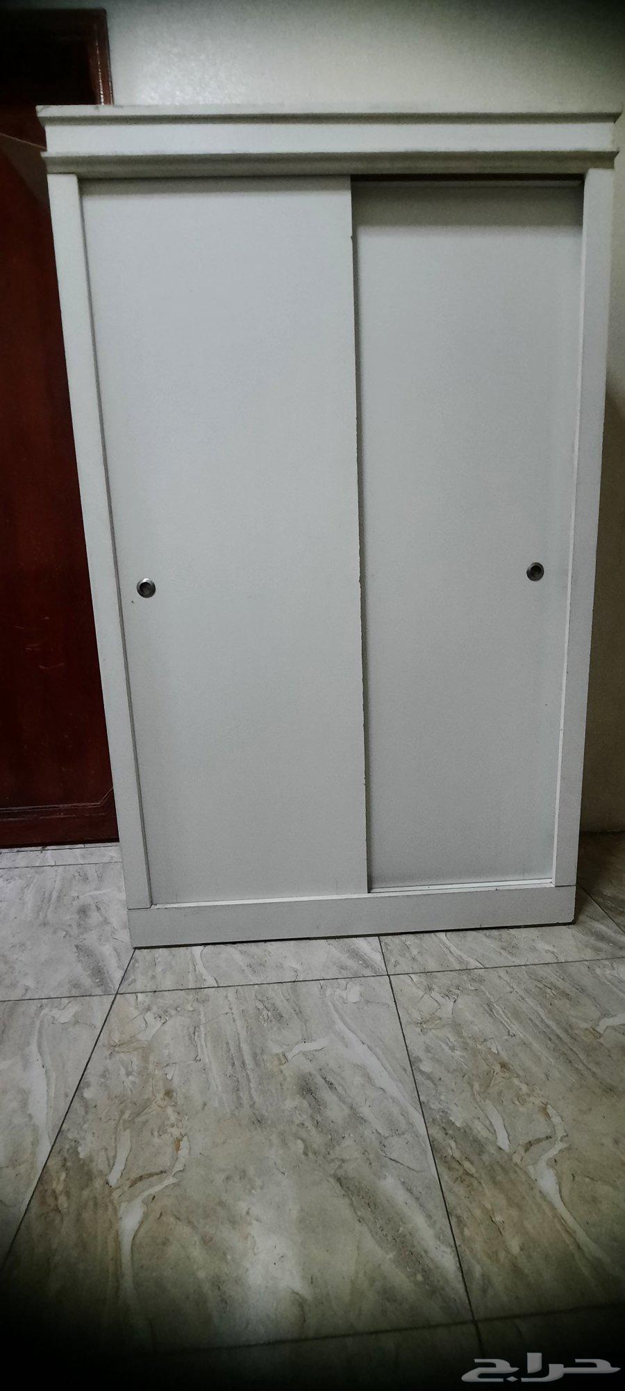 دولاب ضلفتين ابيض شبه جديد63673067598594112