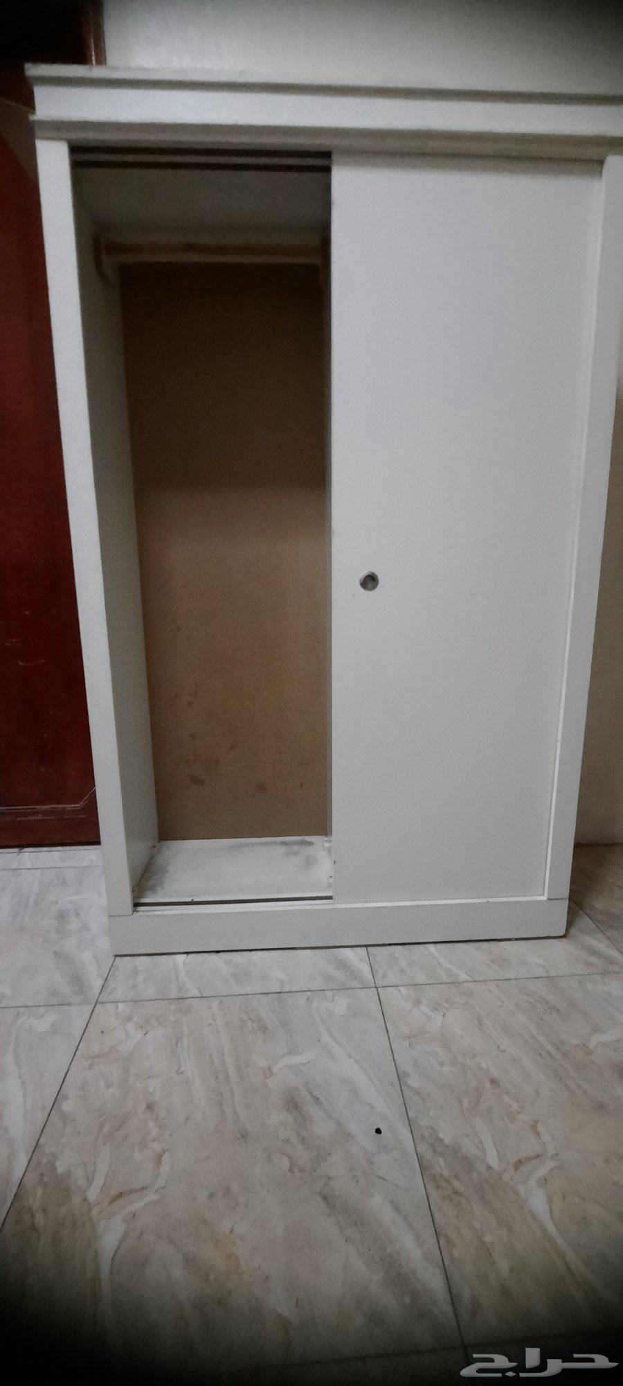 دولاب ضلفتين ابيض شبه جديد63673067598594113