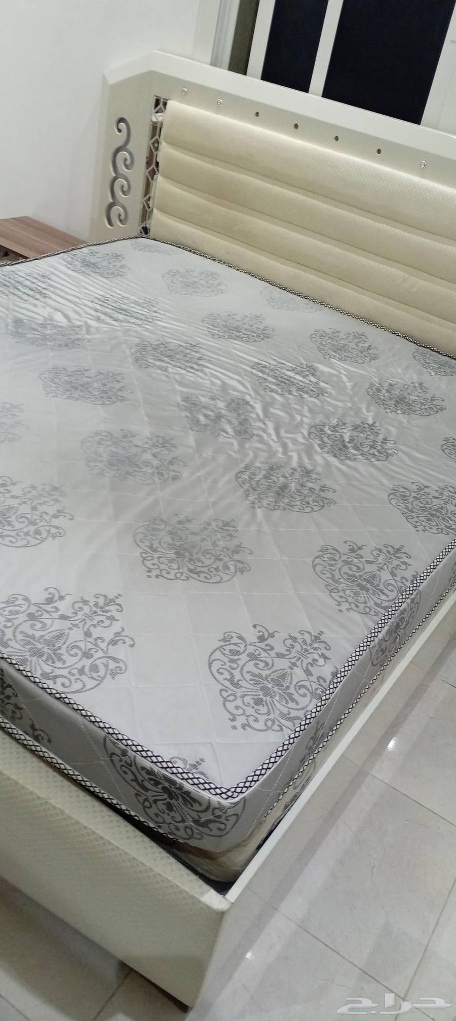 Used iron bed and used clean wooden bed63667803972865111