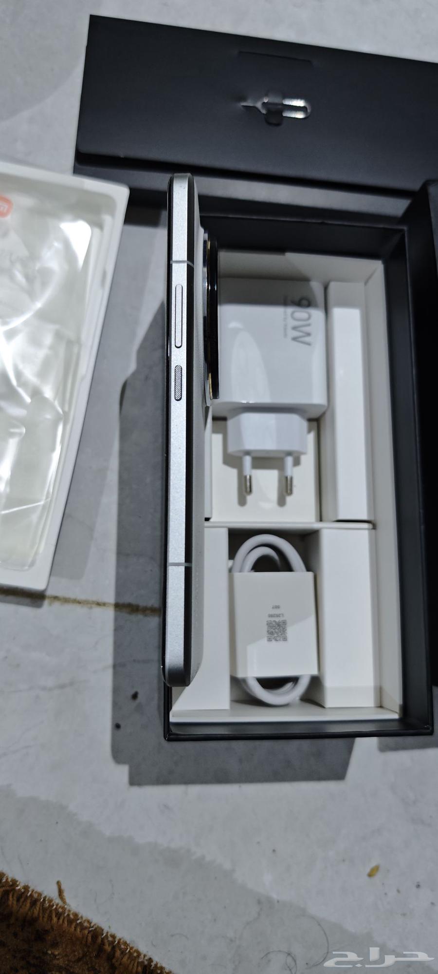 Xiaomi 14 ultra white color63670177554562111