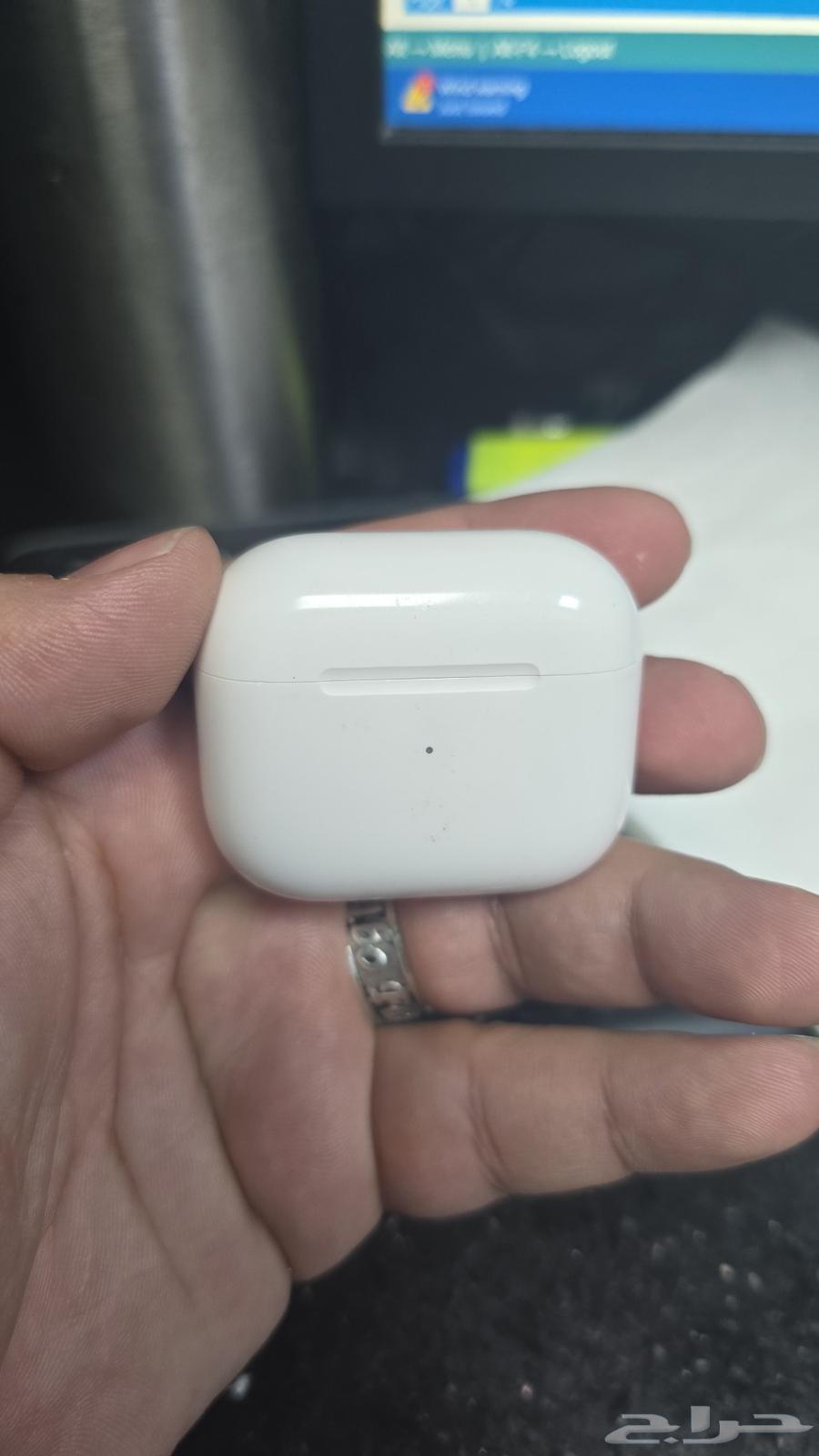For sale: Charging case for AirPods 3rd generation with one earphone (Used)63676024699777111