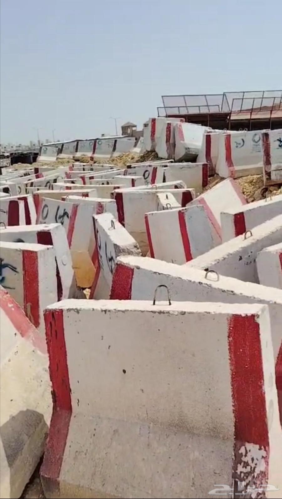 توريد حواجز خرسانيه مستخدمه وجديد63680463260035114