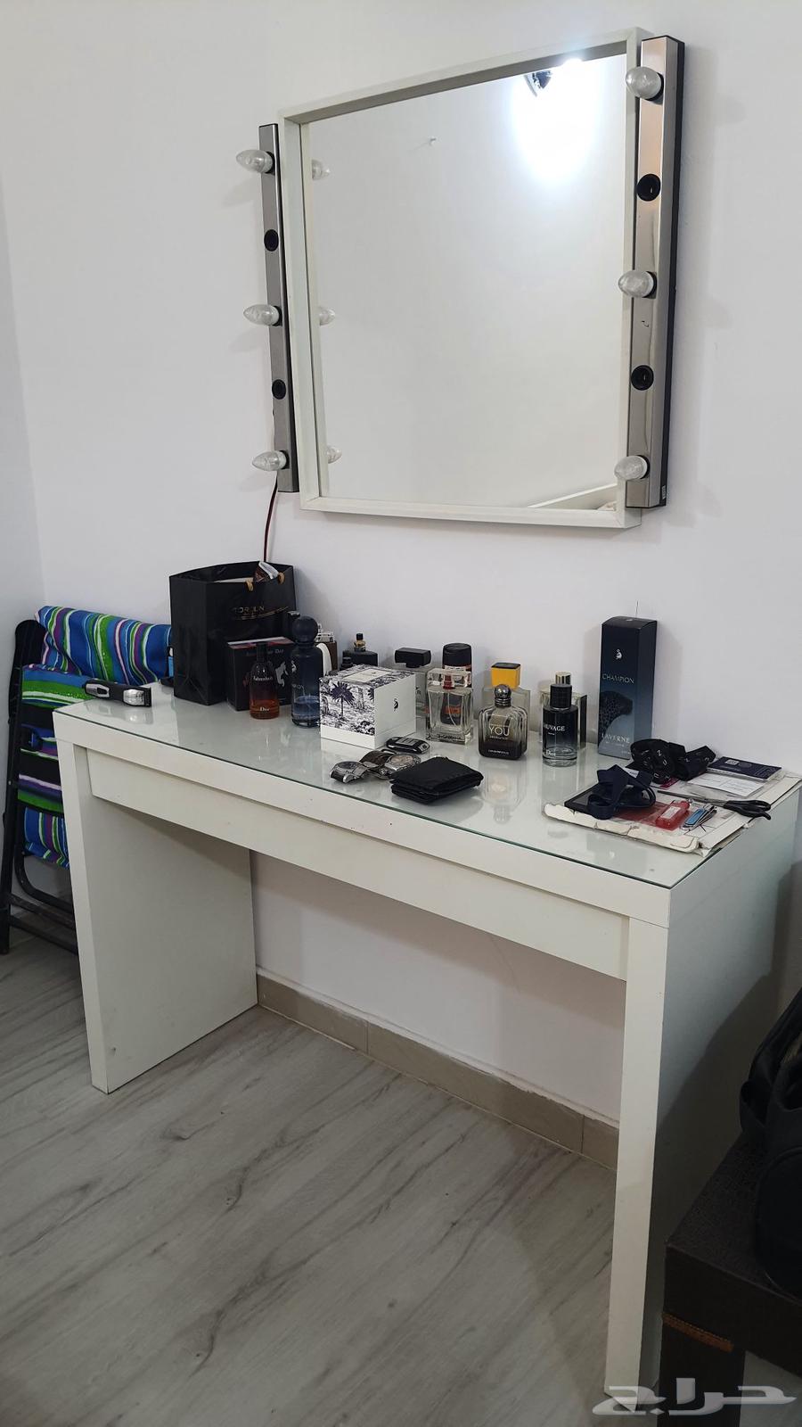 غرفة نوم من ايكيا  مجلس حرف L  ثلاجه وطاولتين للبيع63679655400833112