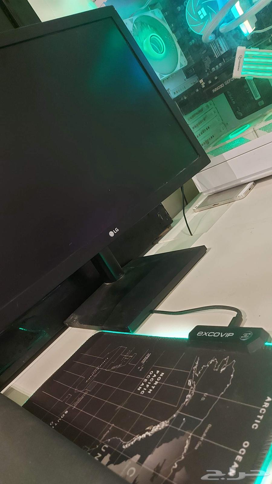 شاشة كبيوتر وكذلك شاشة كاميرات مراقبة63677854151297110