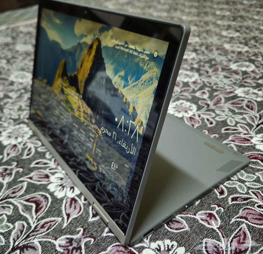 Almost new Lenovo laptop that turns into an iPad tablet63699008503169110