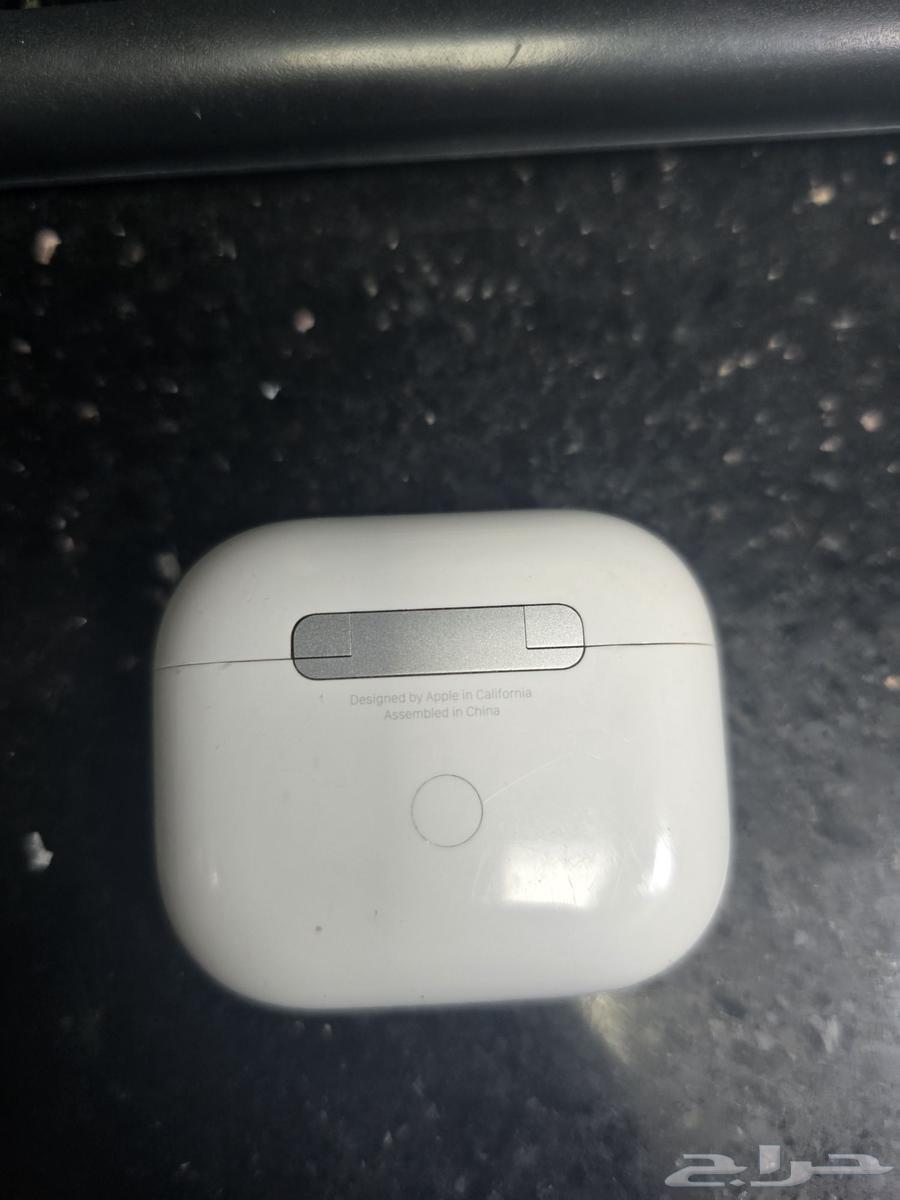 For sale: Charging case for AirPods 3rd generation with one earphone (Used)63676024699777113