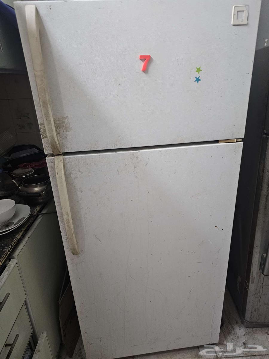 Kelvinator refrigerator for sale, the refrigerator runs on 220 electricity with an installed converter63699007931265110