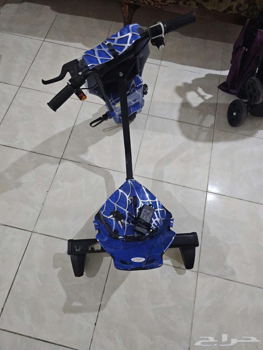 A scooter, charged and used for two months, new, reason for sale: no need for it63699298575106112