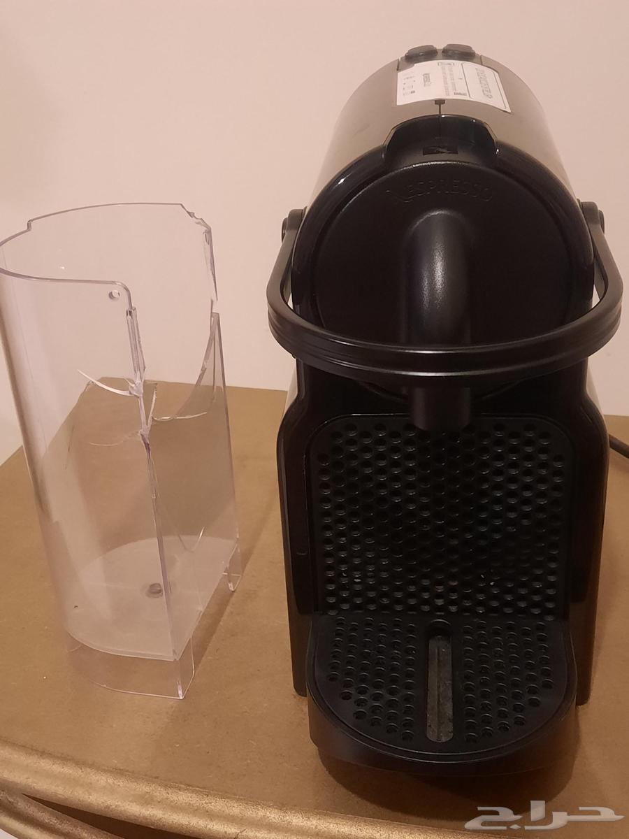 Nespresso coffee machine with little use63699299355651113
