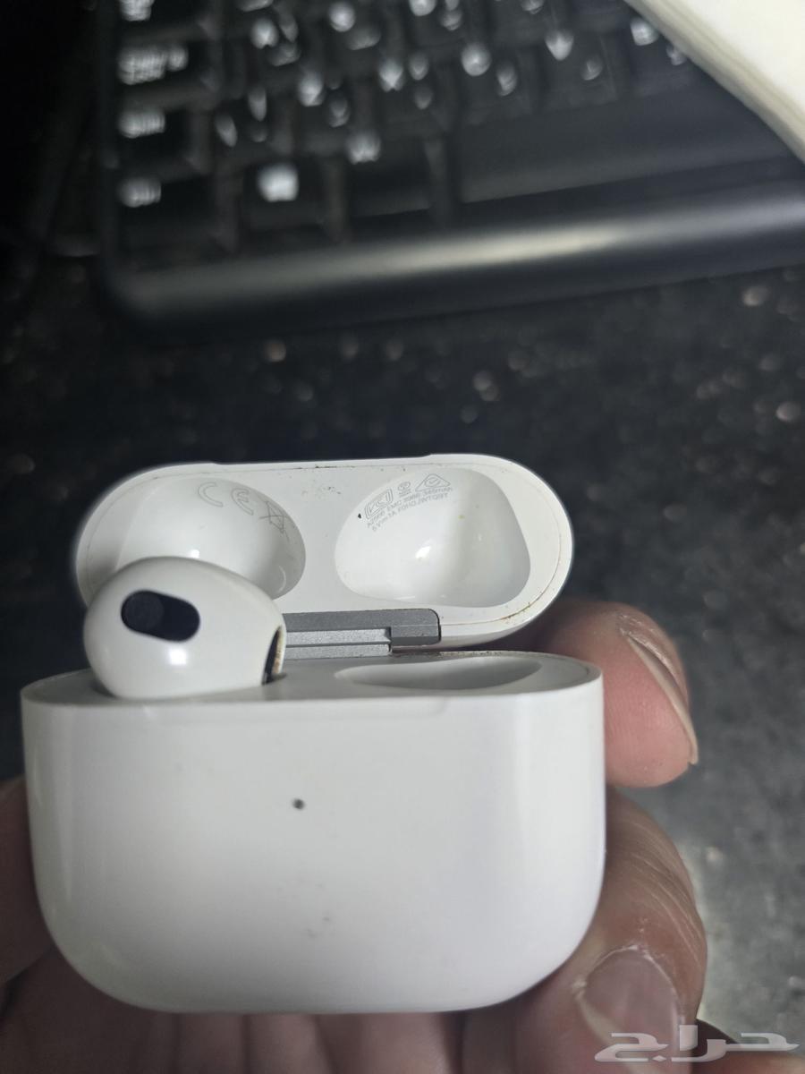 For sale: Charging case for AirPods 3rd generation with one earphone (Used)63676024699777114