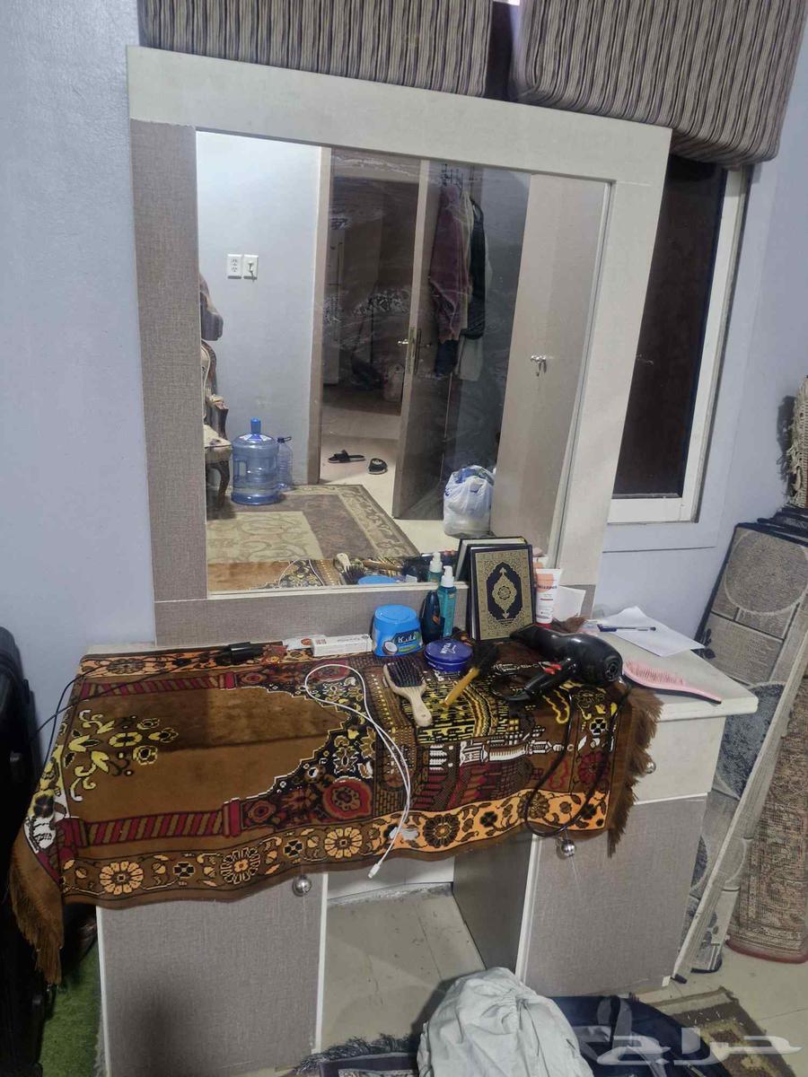 Used bedroom set that looks like new in terms of condition63679333593347110