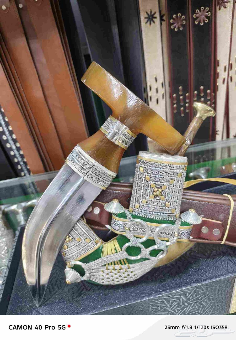 Exquisite Omani Jambiyas with Sheaths and Daggers63698993719427113