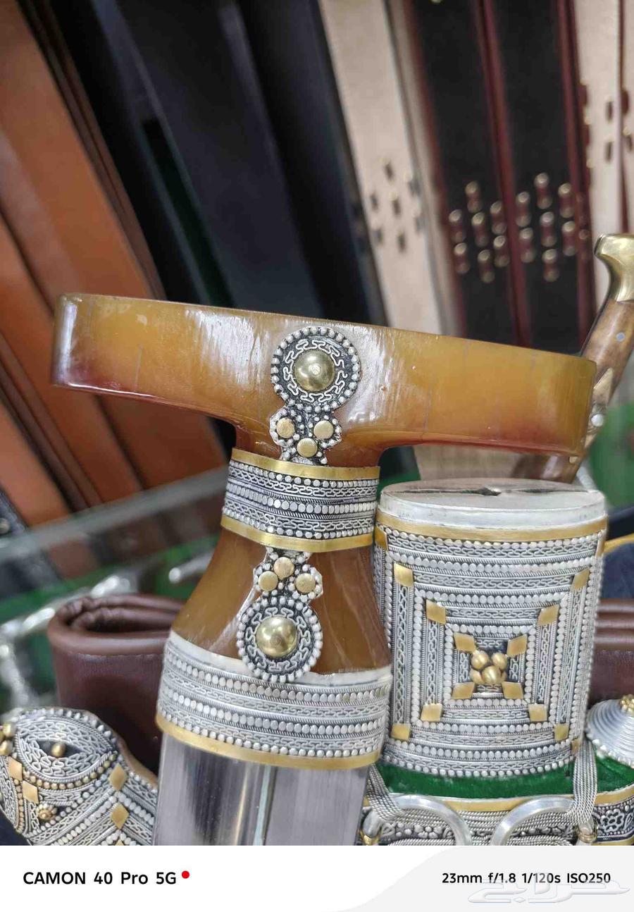 Exquisite Omani Jambiyas with Sheaths and Daggers63698993719427112