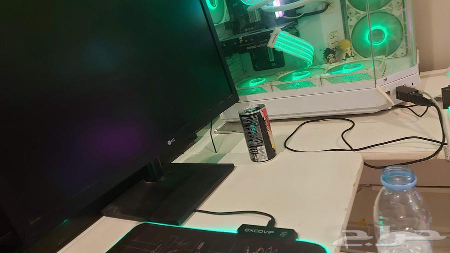 شاشة كبيوتر وكذلك شاشة كاميرات مراقبة63677854151297111