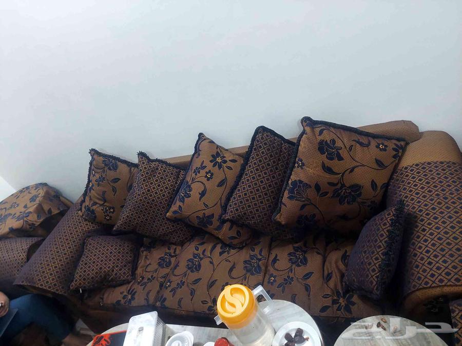 Semi-new majlis with 6 chairs and two tables63678205664770114