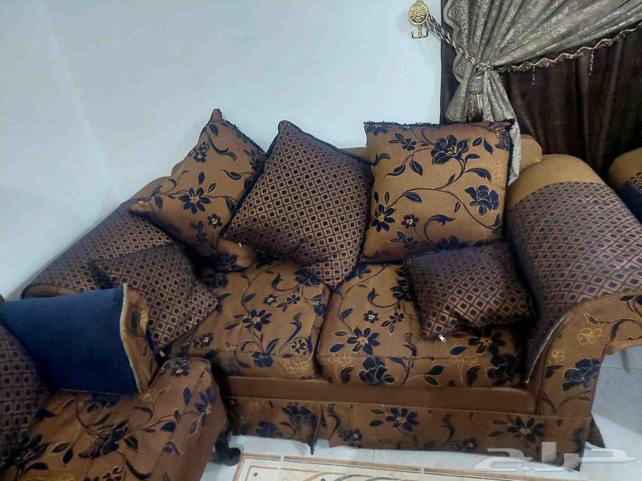 Semi-new majlis with 6 chairs and two tables63678205664770111
