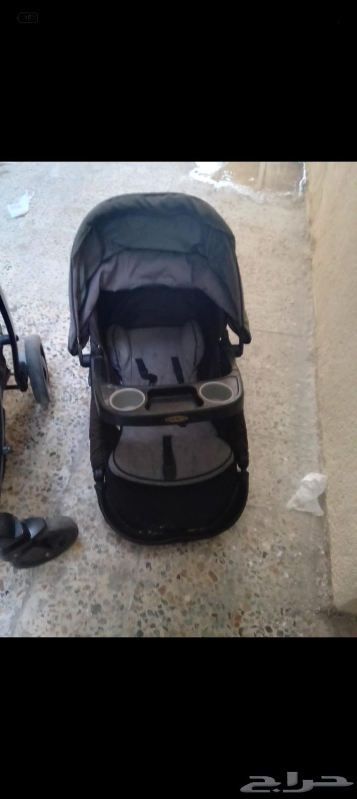 Hello, for sale a baby stroller that converts into a car seat63676994329986111