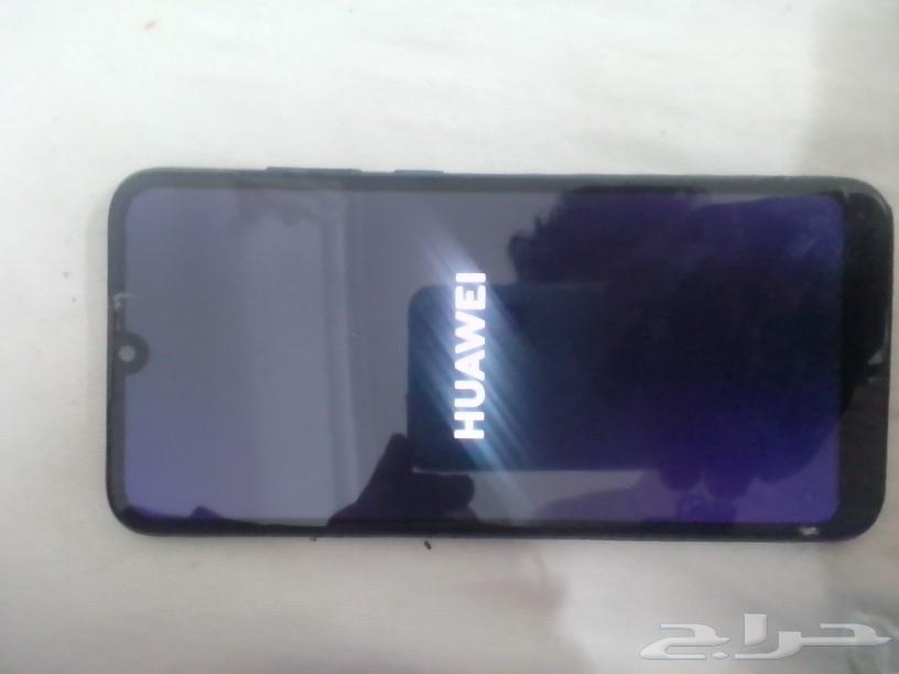 Huawei mobile phone is working and clean63679119040641110