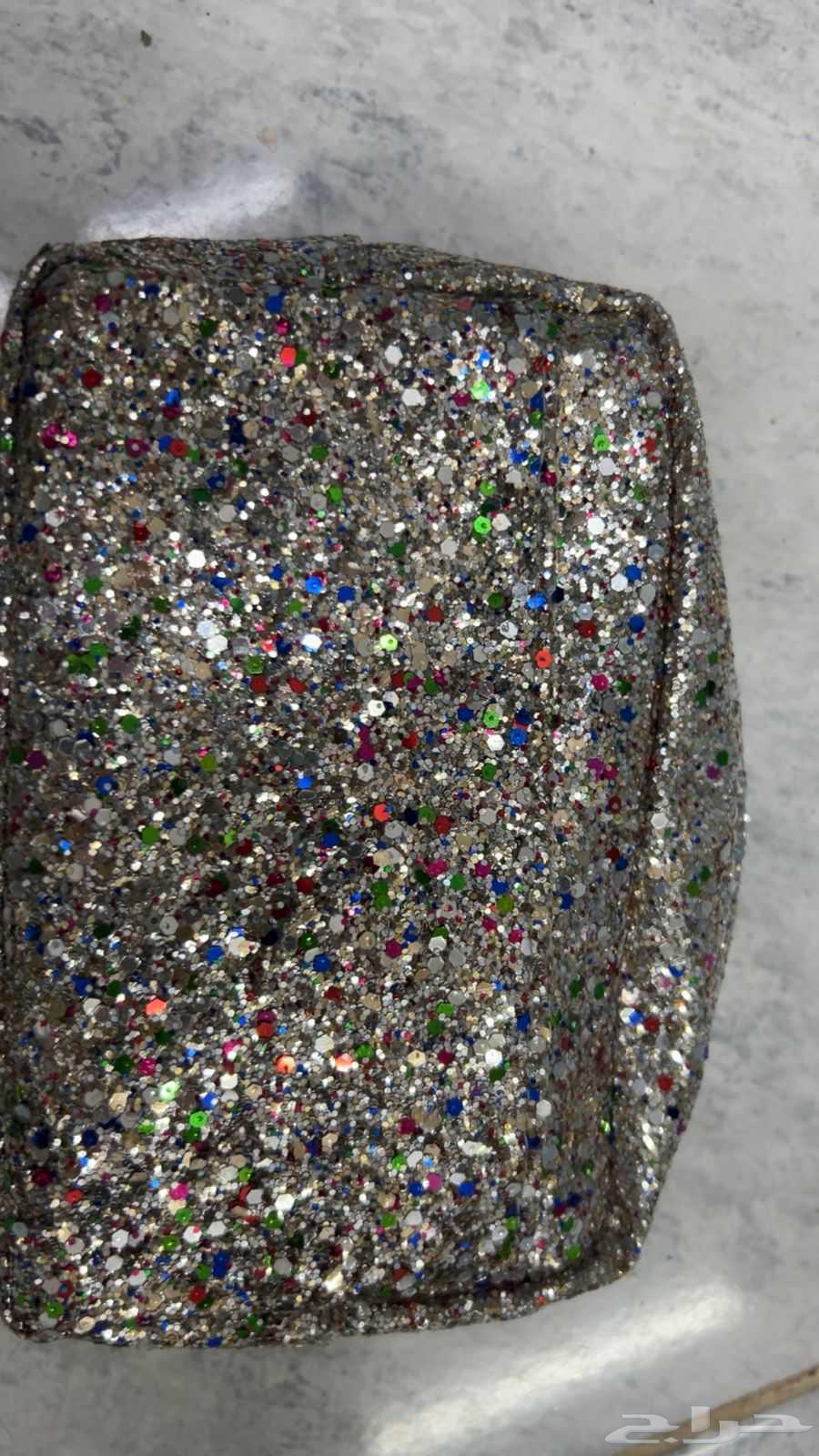 11 leather bags. 35 sequin bags. Redtag makeup bags. In good condition.63676292328705111