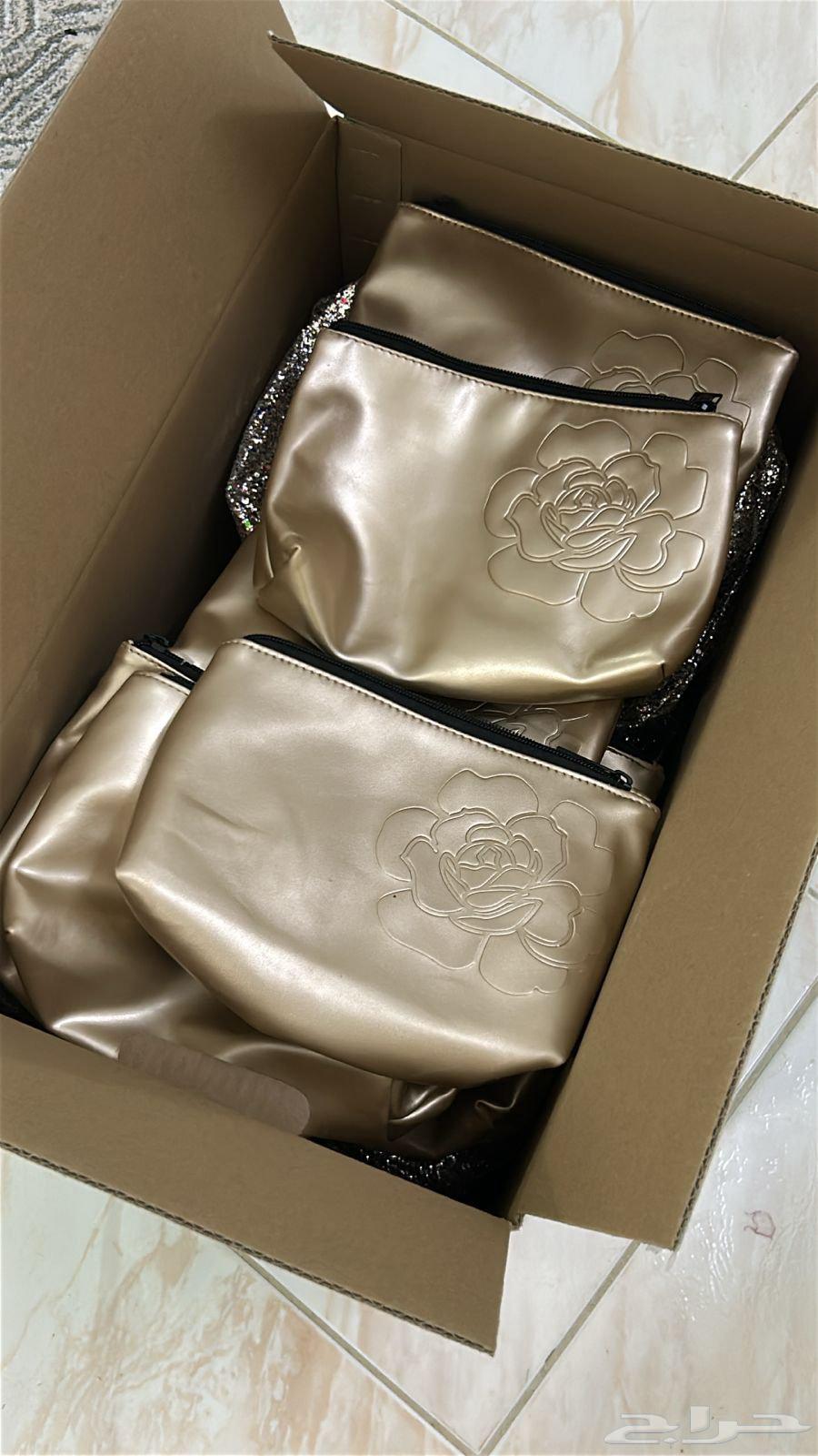 11 leather bags. 35 sequin bags. Redtag makeup bags. In good condition.63676292328705110