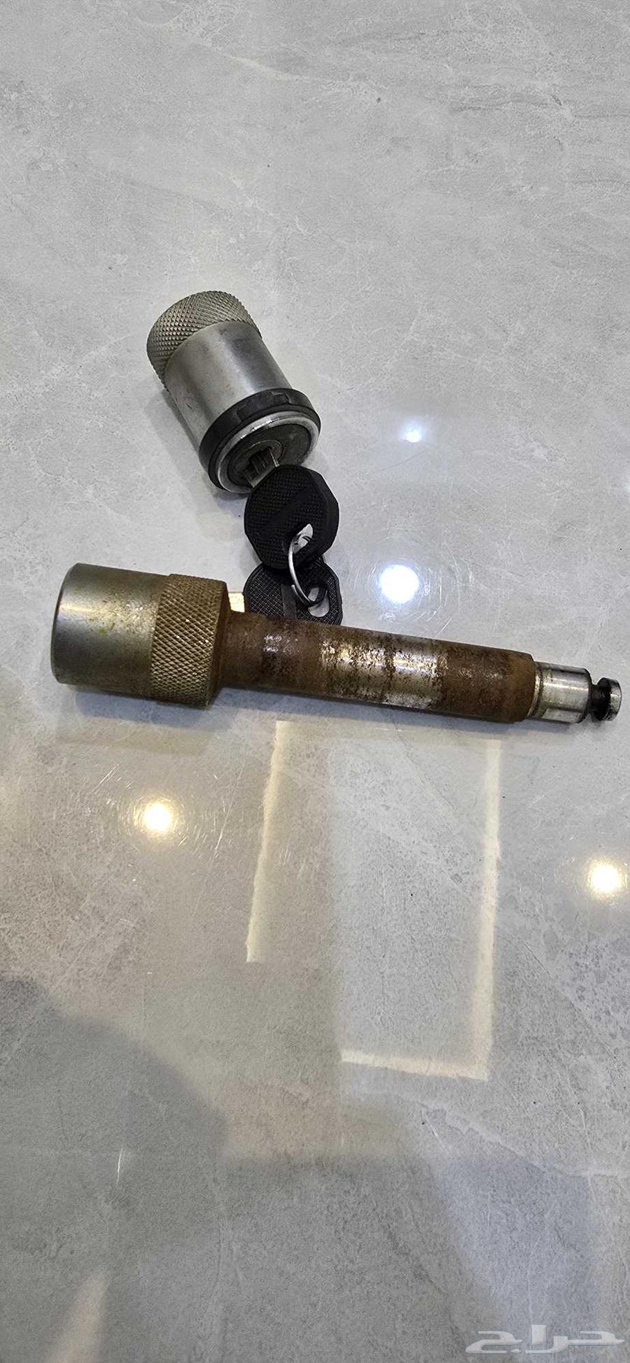 Rear embedded hook lock with key63733282079617111