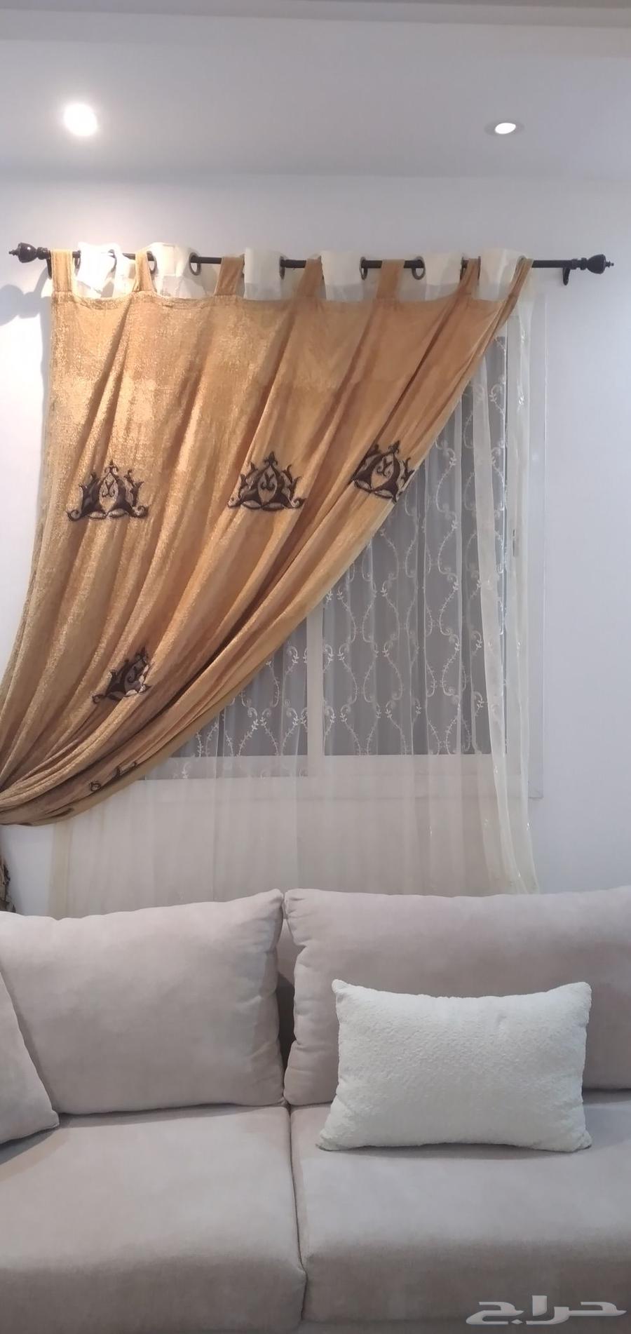Sofa with TV table, regular table, curtain, 3 rugs, mirrors, and shelf63699007653123112
