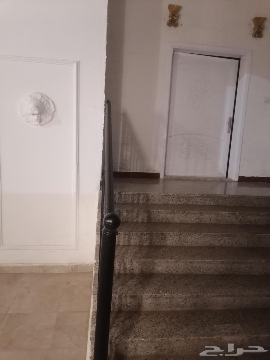 للبيع عماره سكنيه دورين 3 شقق مساحتها 498م داخل حد الحرم63005739254785113