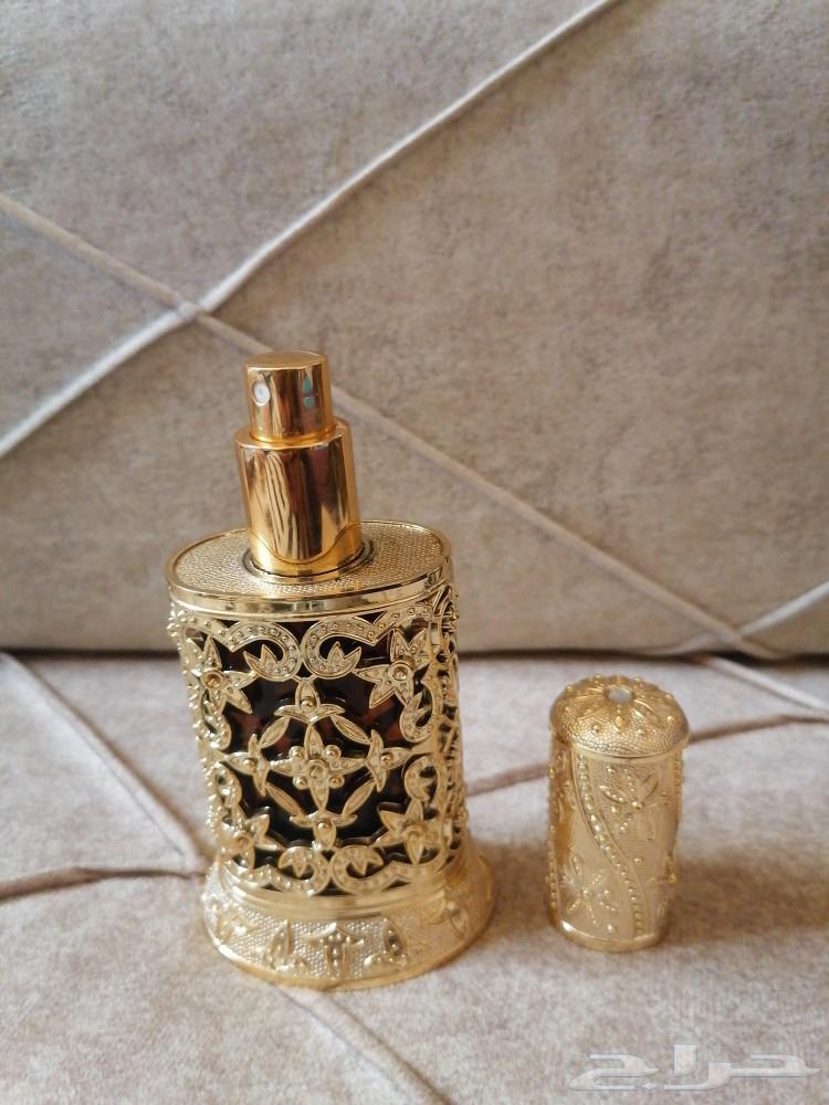 A mix of oud, fruits, and vanilla.63328001163521111