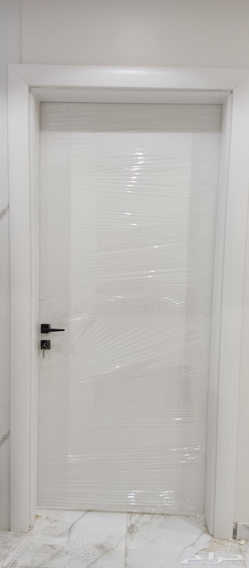 السلام عليكم ورحمة الله وبركاته... فني تركيب ابواب WBC63005073664641111
