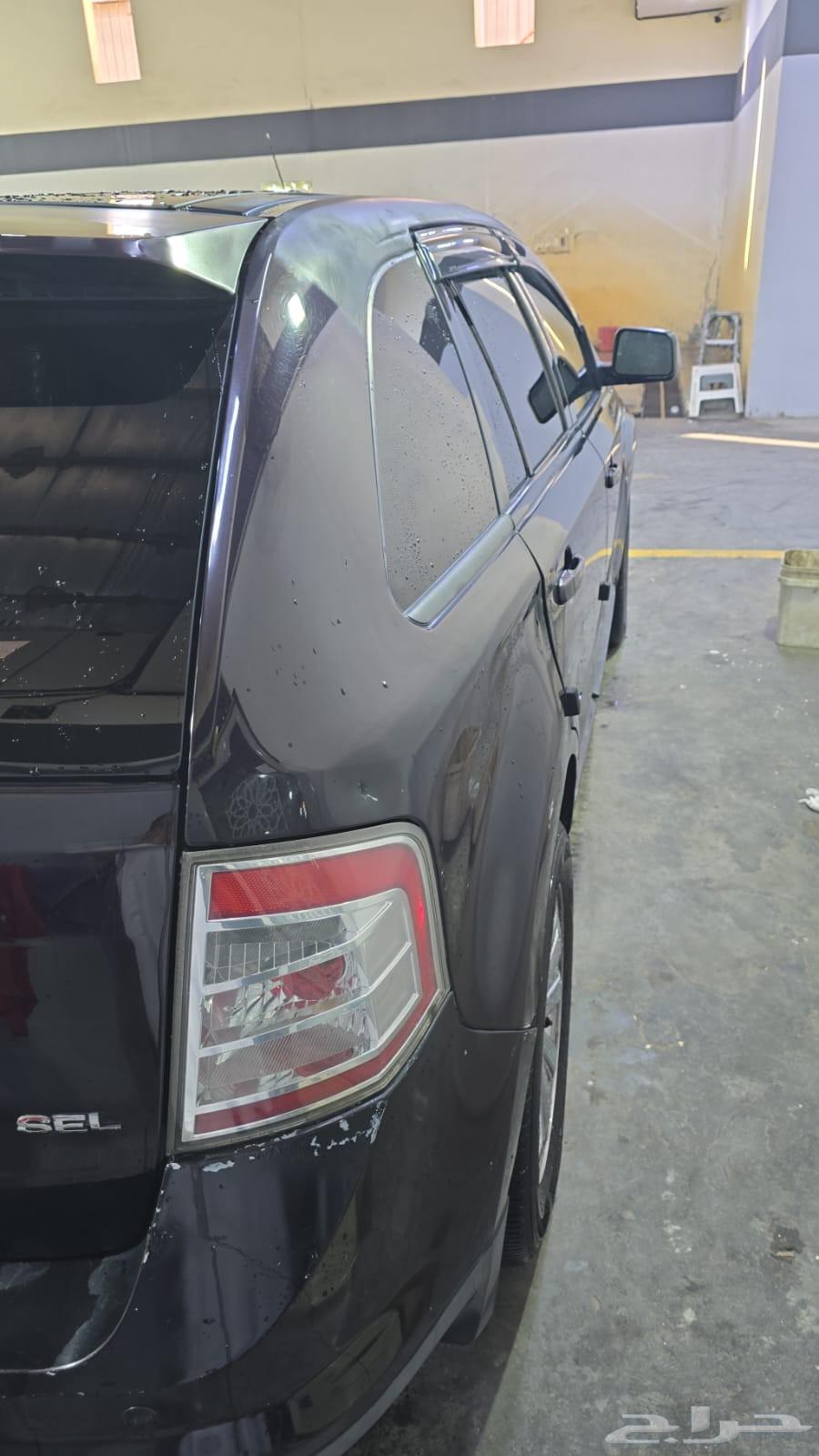Hello, the car for sale is a 2007 Ford Edge with 4008 km.63005769170434114