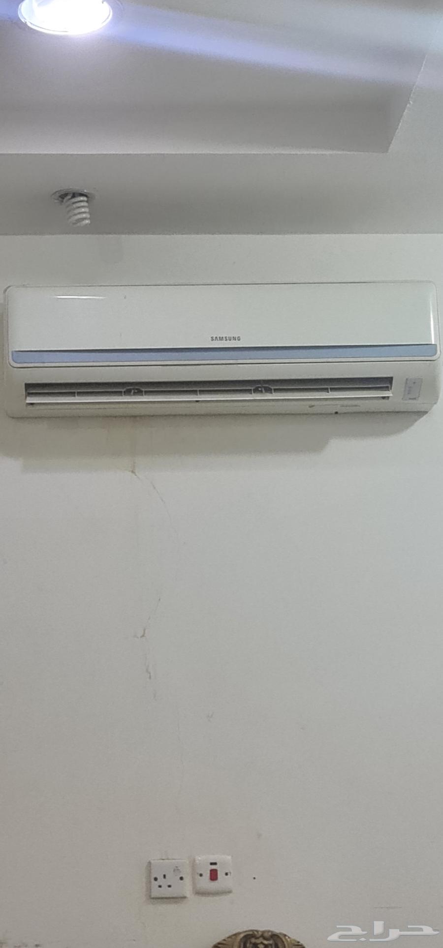 Two Samsung Korean original air conditioners with bed and closet63005374899203112