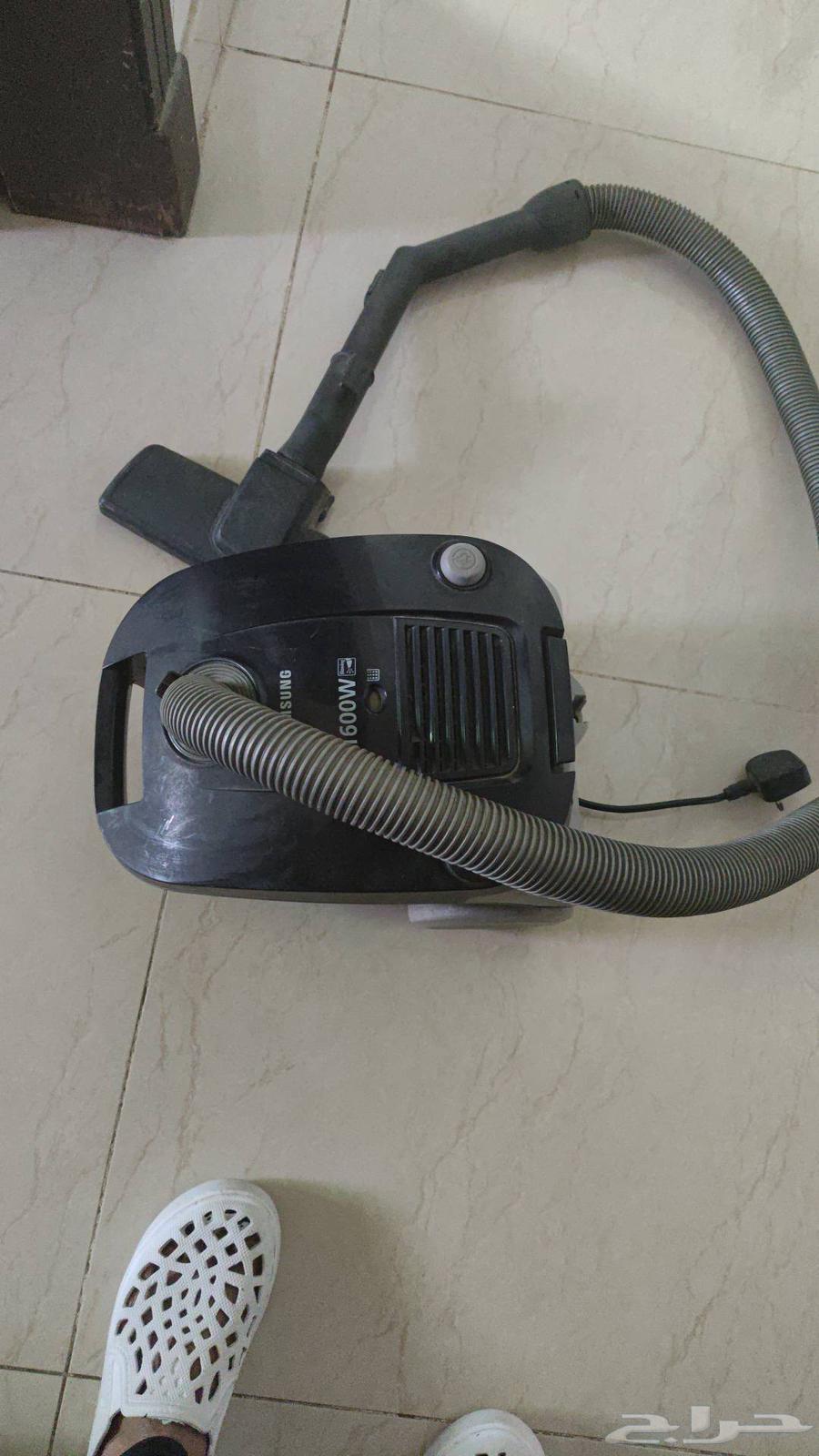 Oven in good condition, missing glass, cleaned, oven burner, vacuum cleaner63699633285635110