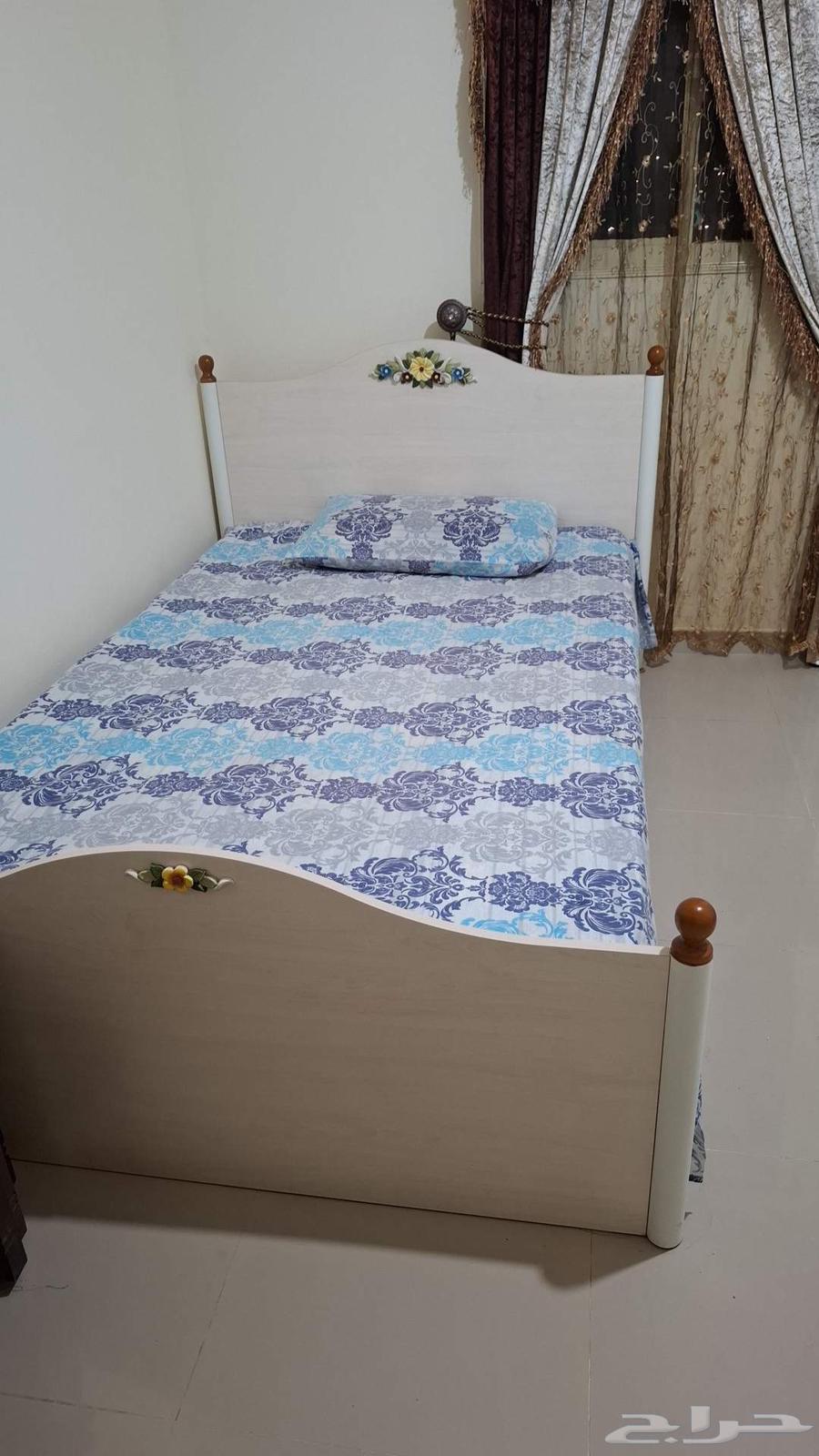 Urgent sale of a reception room, two beds with mattresses and a closet for 500 SAR63699908222337111
