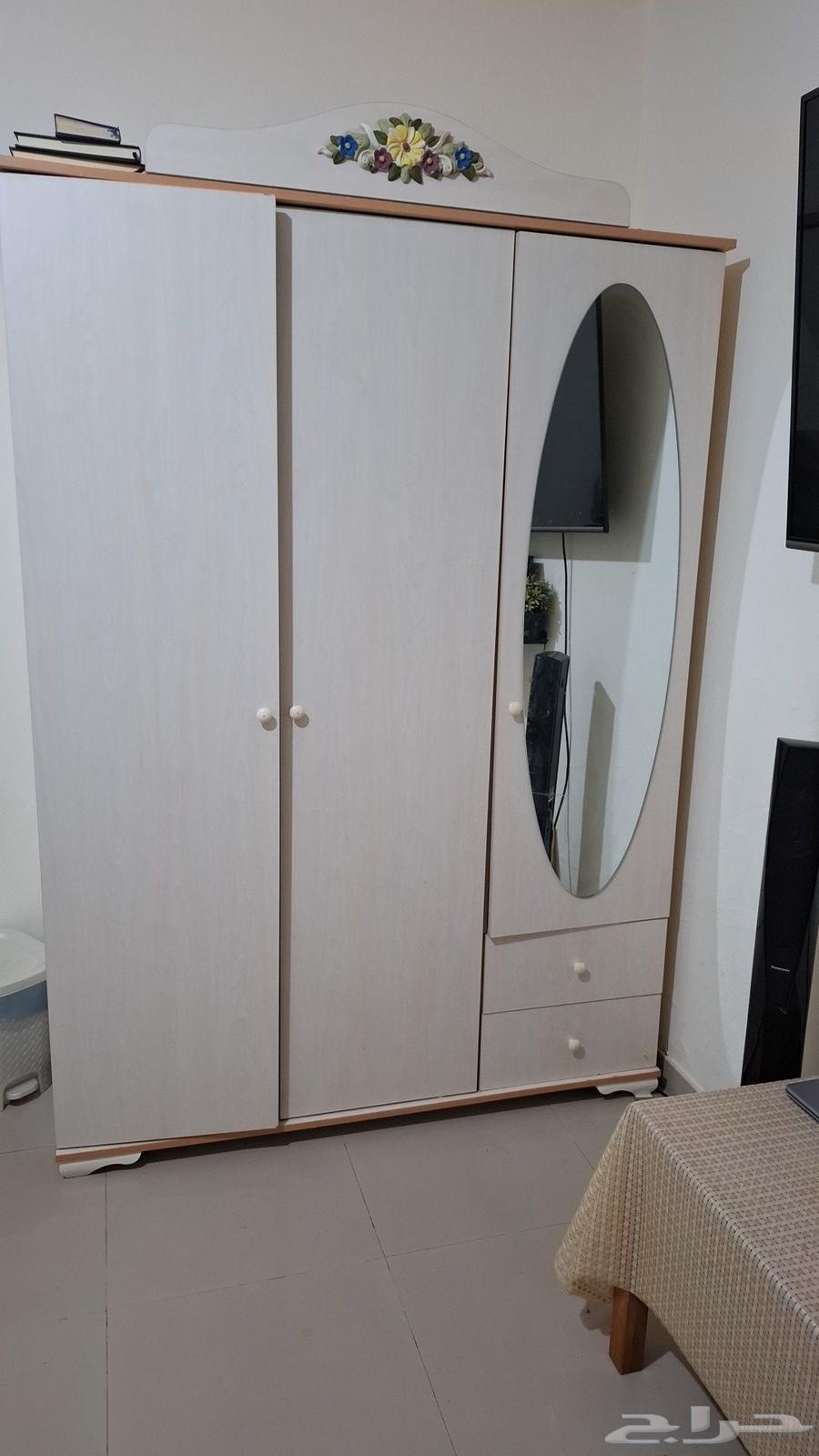 Urgent sale of a reception room, two beds with mattresses and a closet for 500 SAR63699908222337110